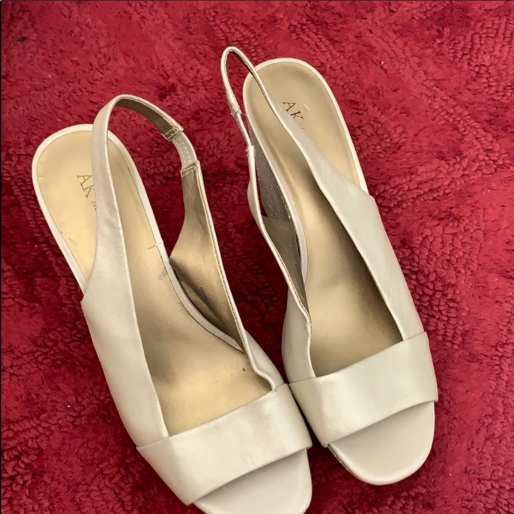 CUTE.  WEDGES. ANN KLEIN.